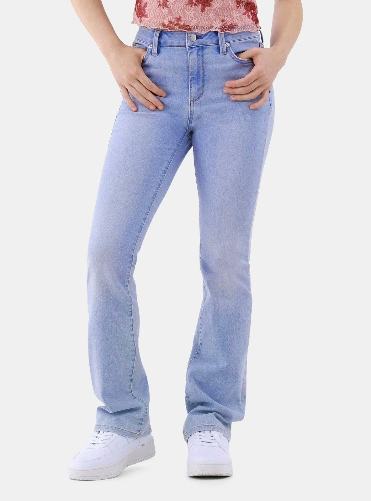 Women\'s No Boundaries Mid-Rise Bootcut Stretch Light Blue Denim Jeans 31\