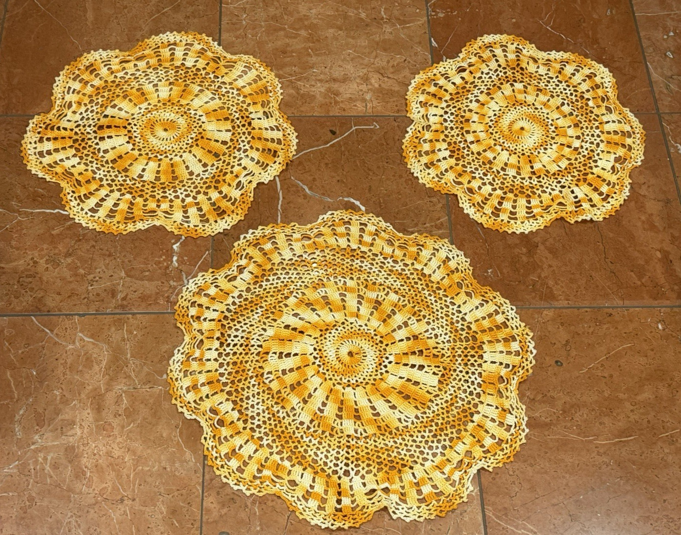 VINTAGE VARIEGATED SHADES ORANGE FLORAL CROCHET 14.5