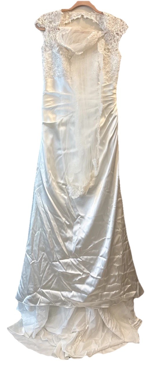 Beautiful Satin Ivory Sequined Wedding Dress Size 12 From David\'s Bridal. Beautiful Satin Ivory Sequined Wedding Dress Size 12 From David\'s Bridal.