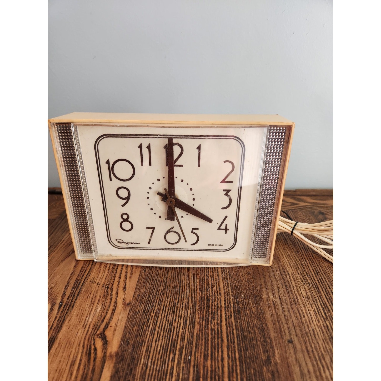 VTG MCM Ingram Wall Clock Block Number Dial Textured Side Grills Works VTG MCM Ingram Wall Clock Block Number Dial Textured Side Grills Works