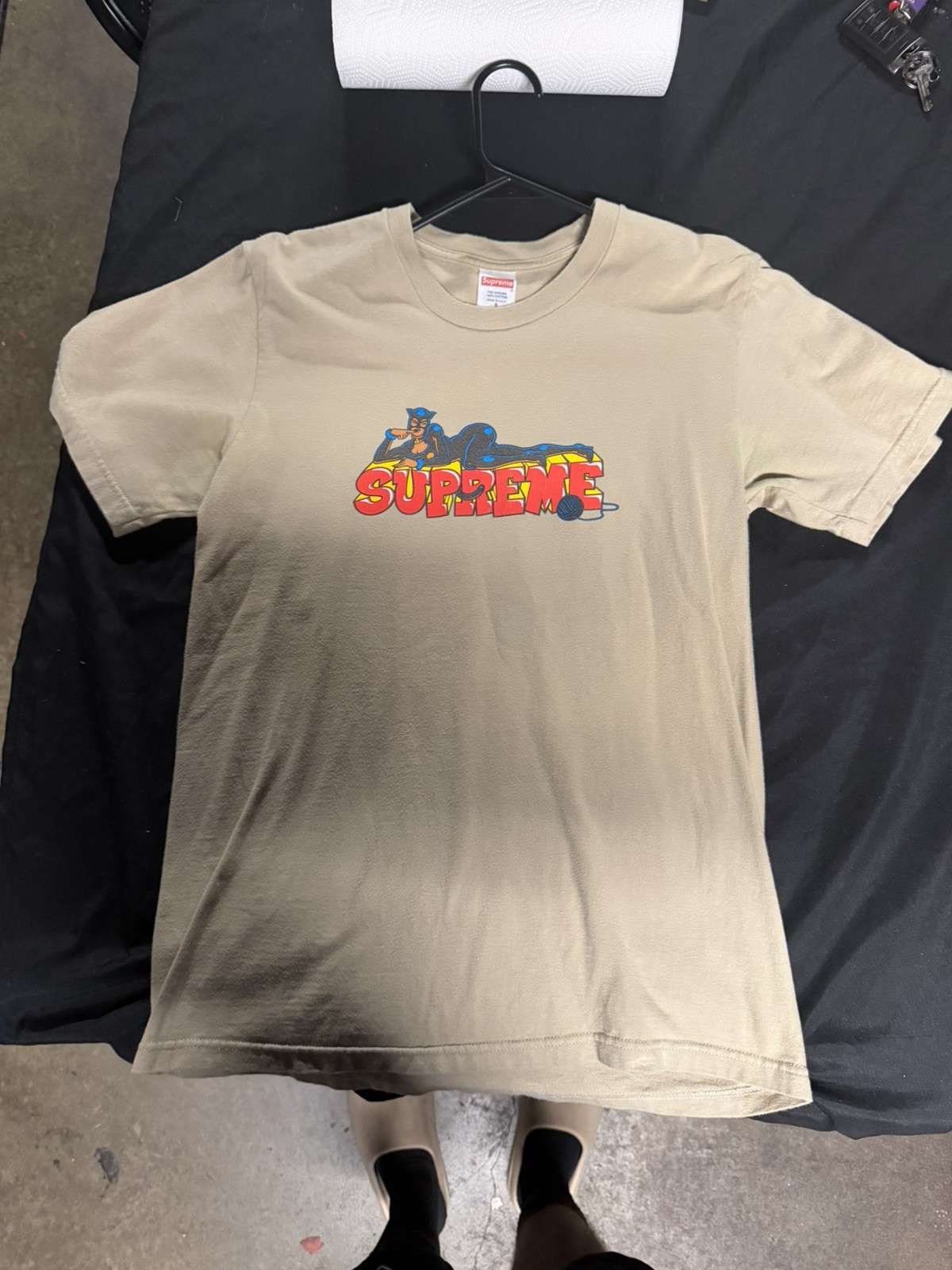 Supreme Catwoman Tee FW22 Stone Size Smallš„ Supreme Catwoman Tee FW22 Stone Size Smallš„
