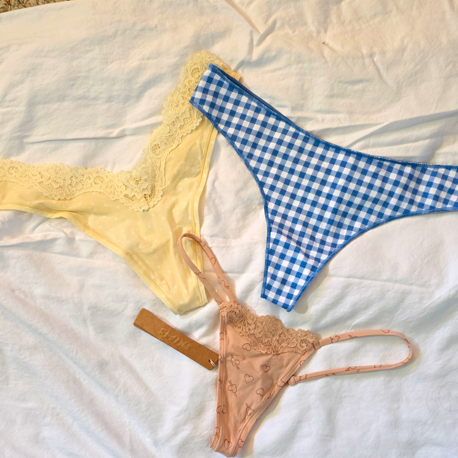 Skims Women’s Thong/String Panties 3 Pack M Multicolor Lace Accents