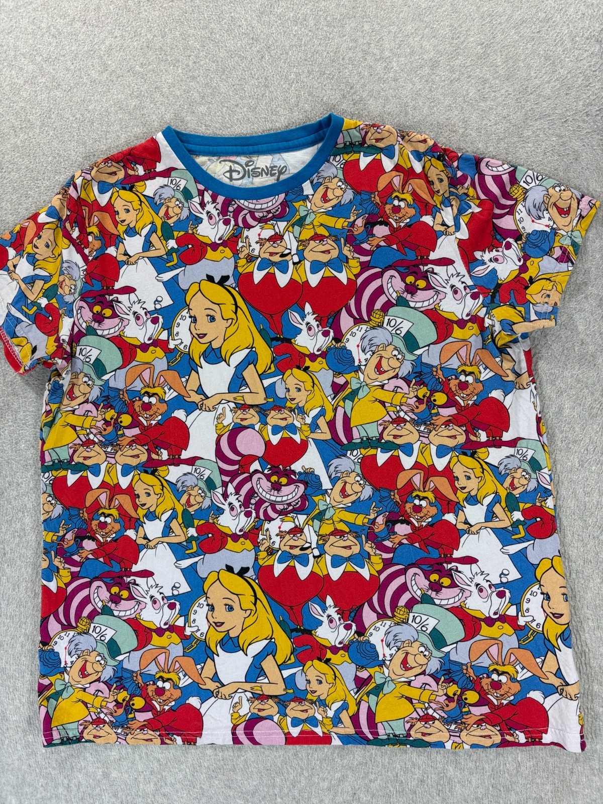 Disney Cakeworthy Alice In Wonderland All Over T-shirt (Women\'s XL)