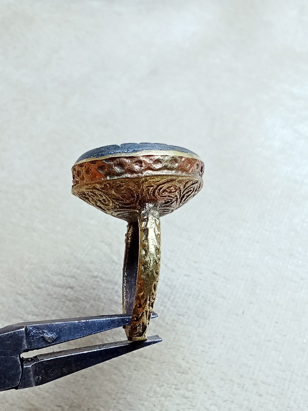 ANCIENT RARE BRONZE ROMAN RING ENGRAVED BEAUTIFUL STONES GENUINE RING ANCIENT RARE BRONZE ROMAN RING ENGRAVED BEAUTIFUL STONES GENUINE RING