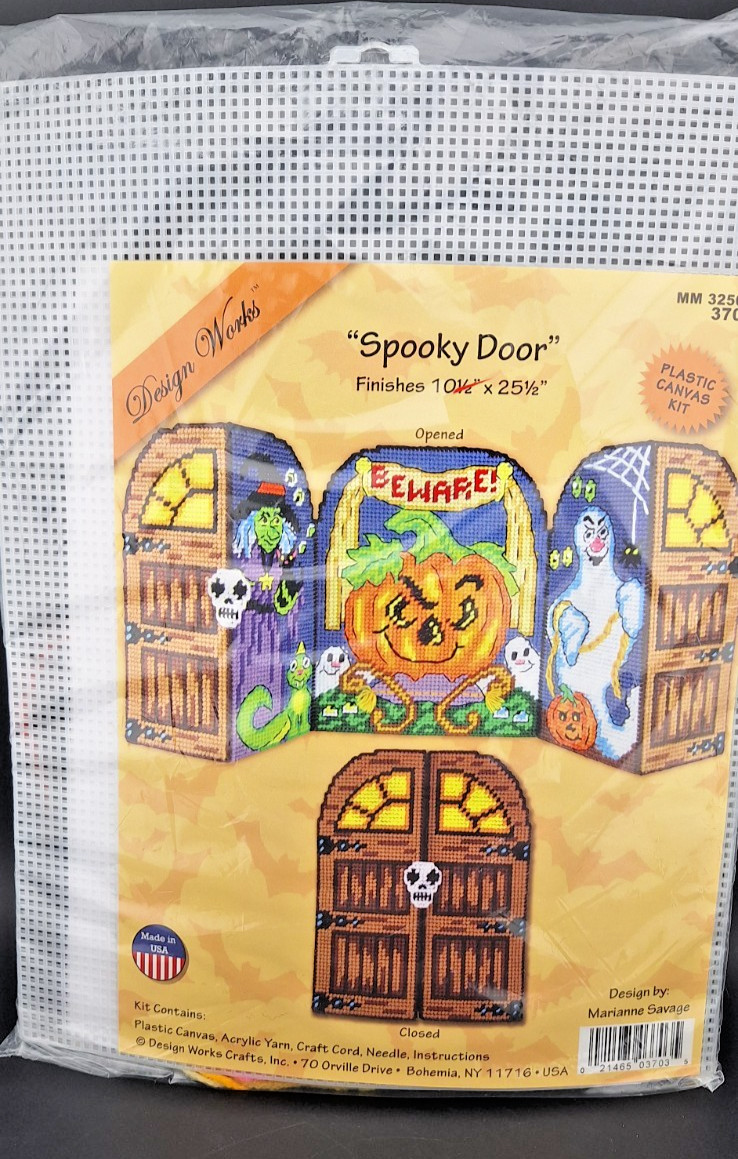 VTG NOS Design Works Crafts Spooky Door Table Décor Plastic Canvas Kit 3703