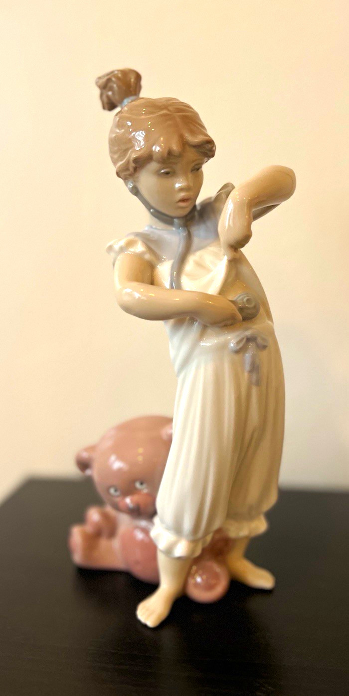 Lladró Porcelain Figurine #8468 \ Lladró Porcelain Figurine #8468 \