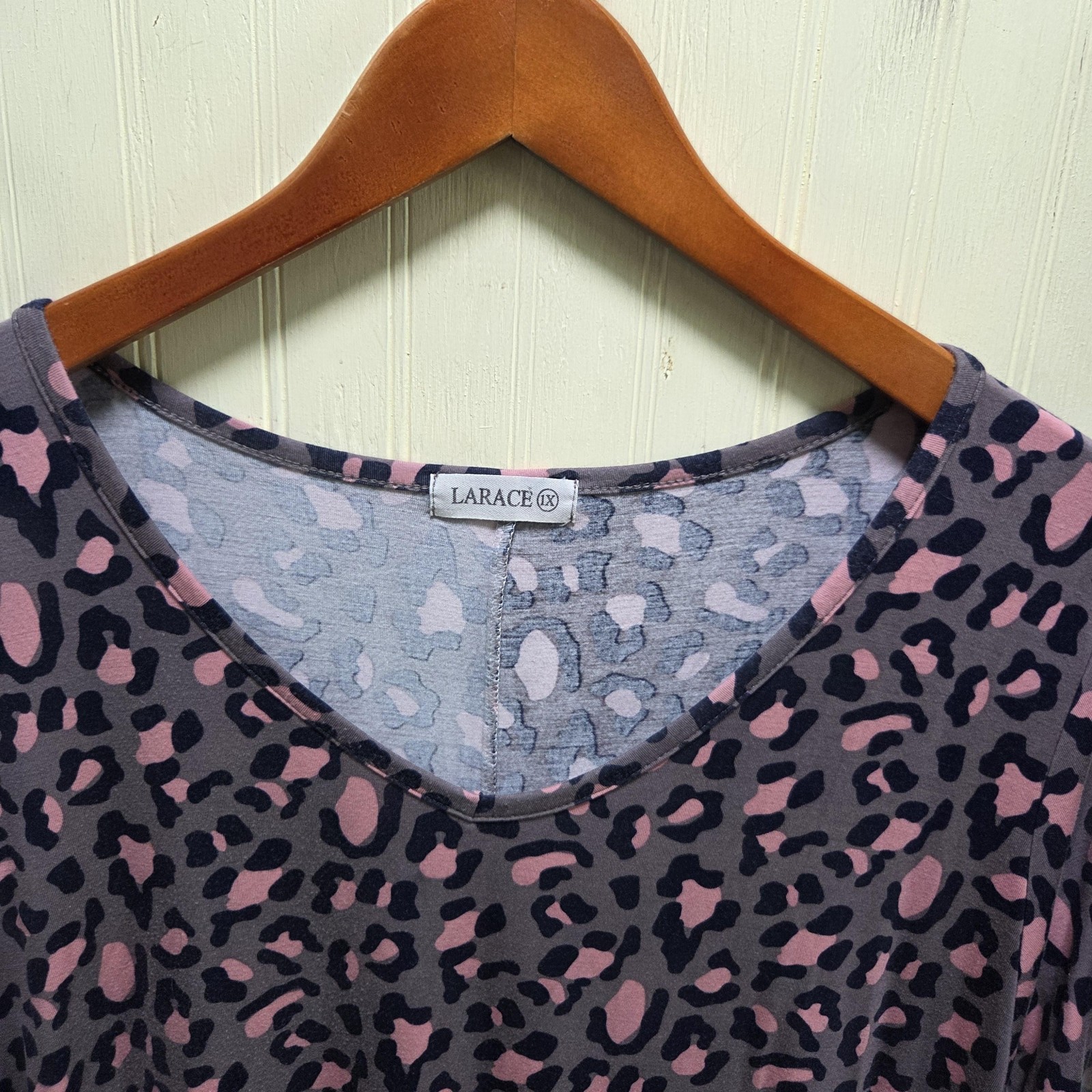LARACE Shirt Womens Plus 1X Gray Pink Leopard V Neck Short Sleeve Tunic Top