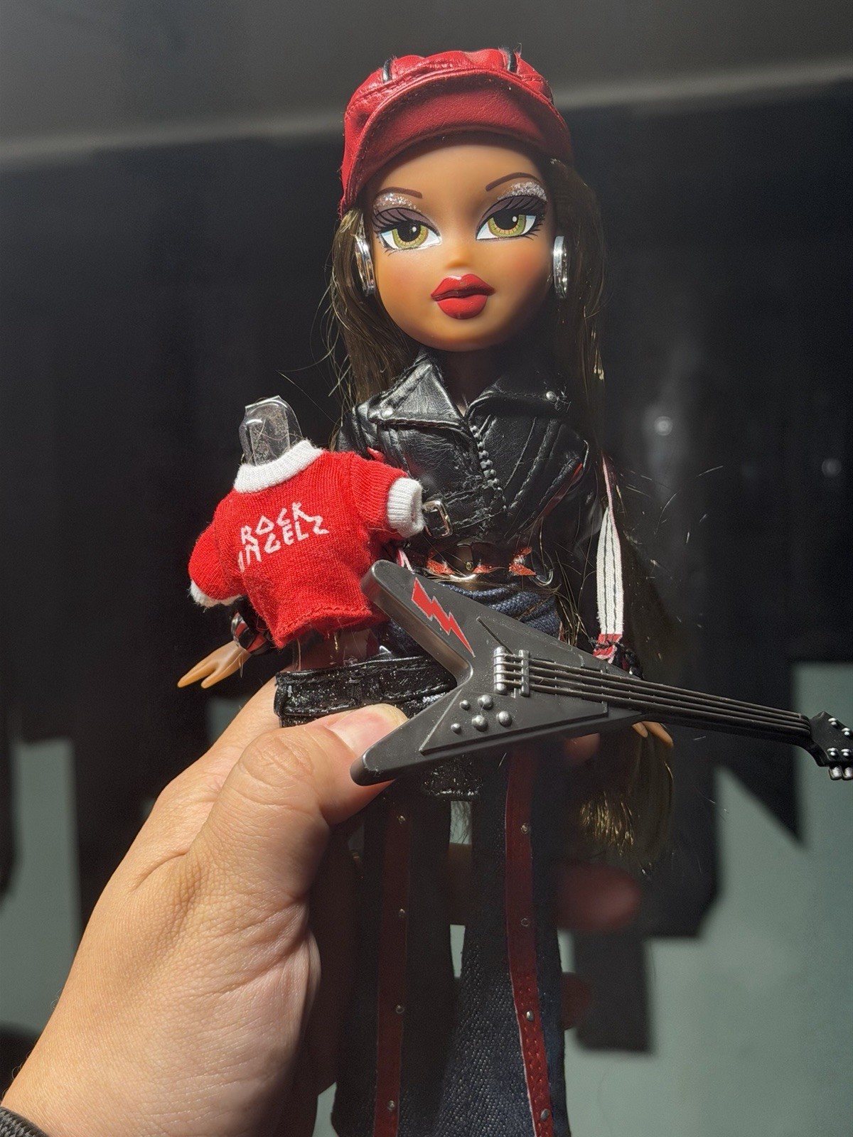2001 Bratz Rock Angelz Sasha Brown Hair Fashion Doll Collectible Cartoon Figure 2001 Bratz Rock Angelz Sasha Brown Hair Fashion Doll Collectible Cartoon Figure