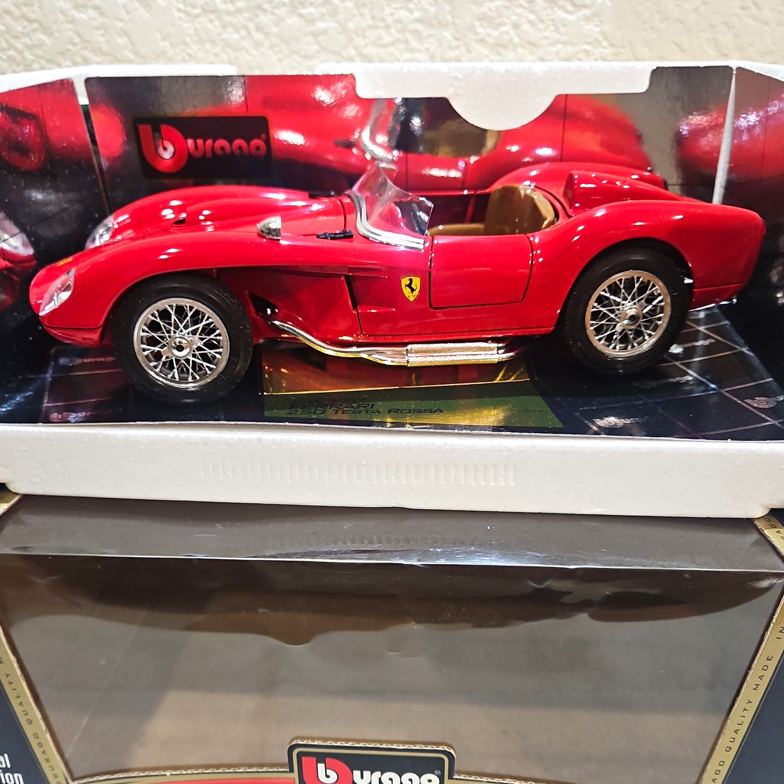 Bburago 1:18 Ferrari 250 Testa Rossa 1957 Diecast Model Car Red w/ Case
