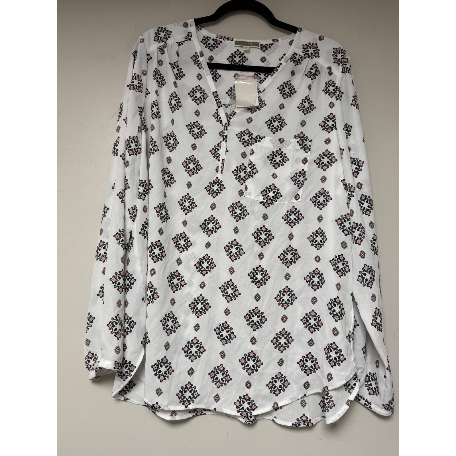 pleione Women\'s XL Long Sleeve White Pink Black Tile Print Blouse