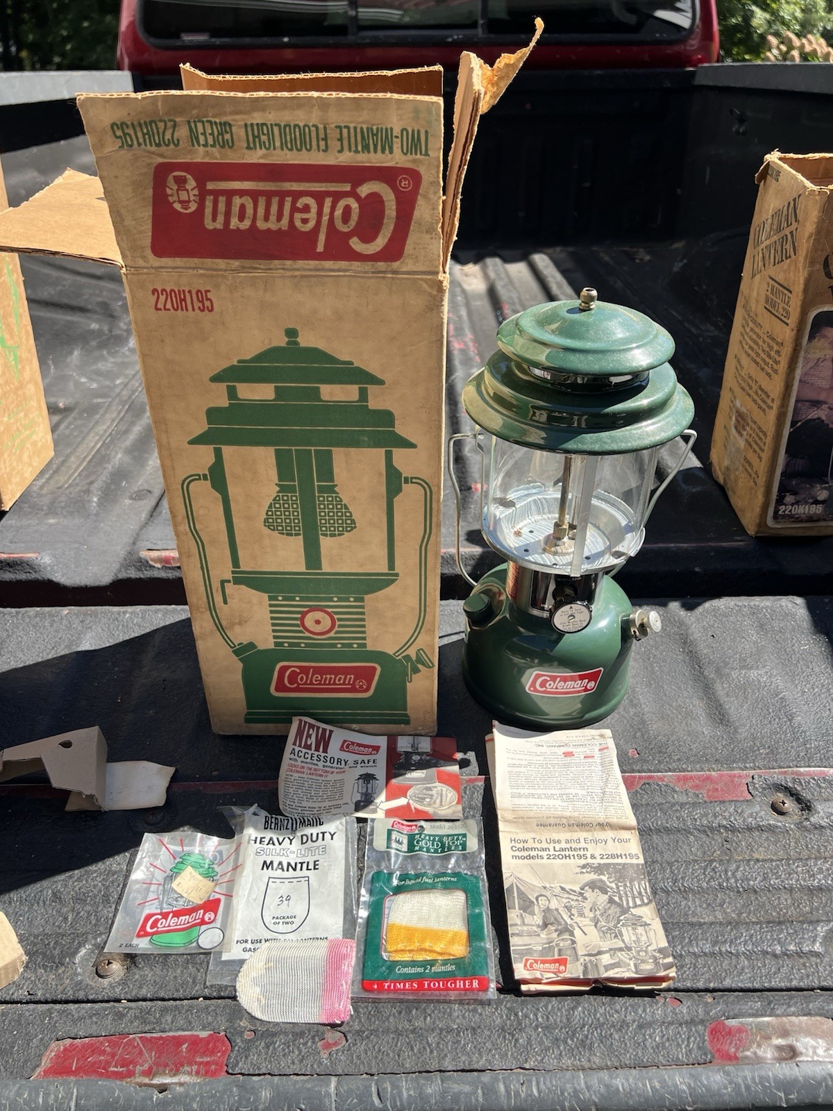 Vintage 1974 Coleman 220H Lantern With Original Box