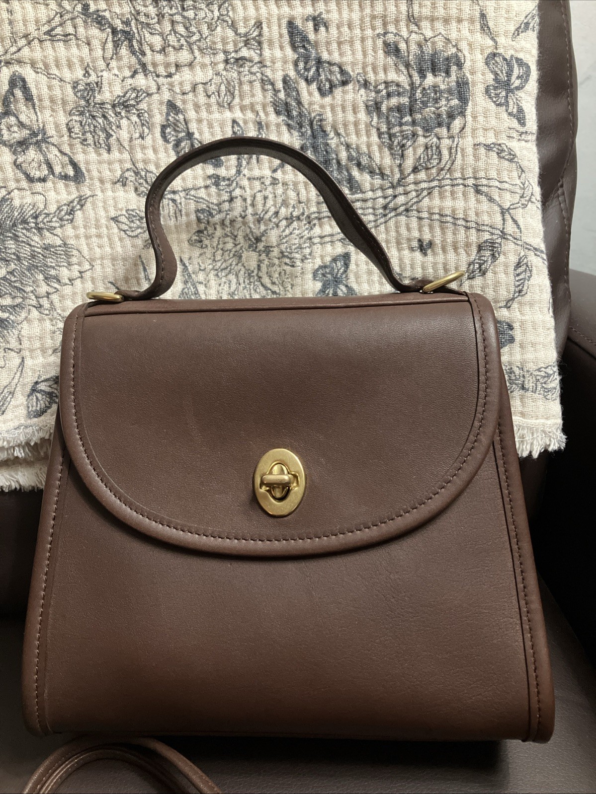 Coach Vintage Regina Crossbody Bag 9983 Mahogany Coach Vintage Regina Crossbody Bag 9983 Mahogany
