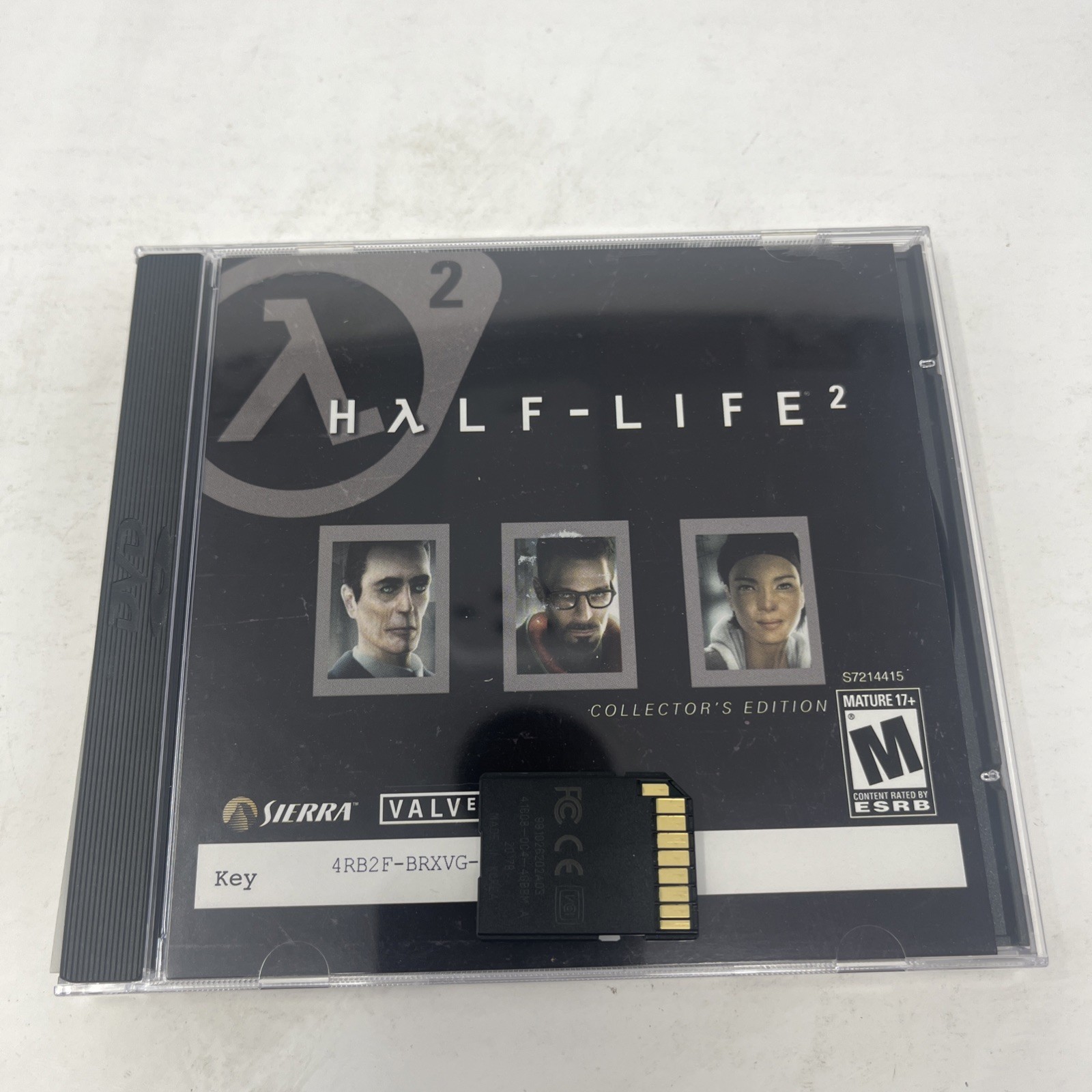 Collector\'s Edition Half-Life 2 PC DVD-ROM Sierra 2004 M Rated Shooter
