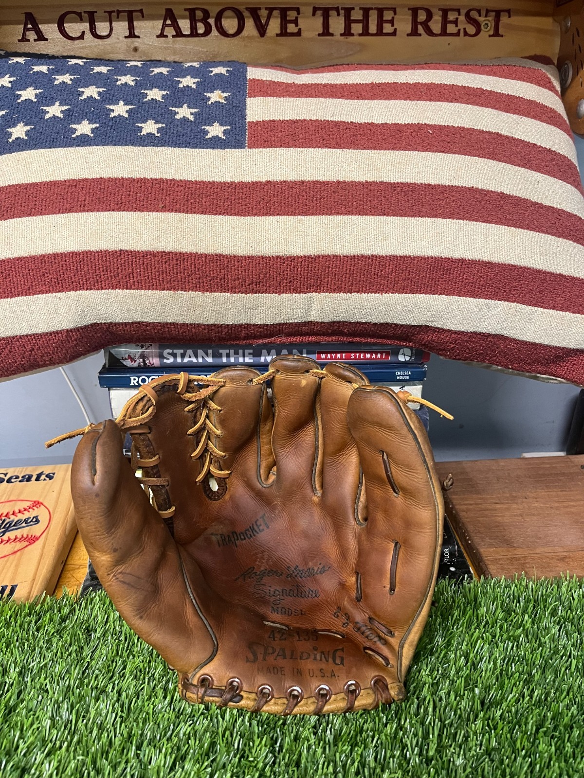 Vintage Spalding 42-135 Trapocket Roger Maris Made in USA Vintage Spalding 42-135 Trapocket Roger Maris Made in USA
