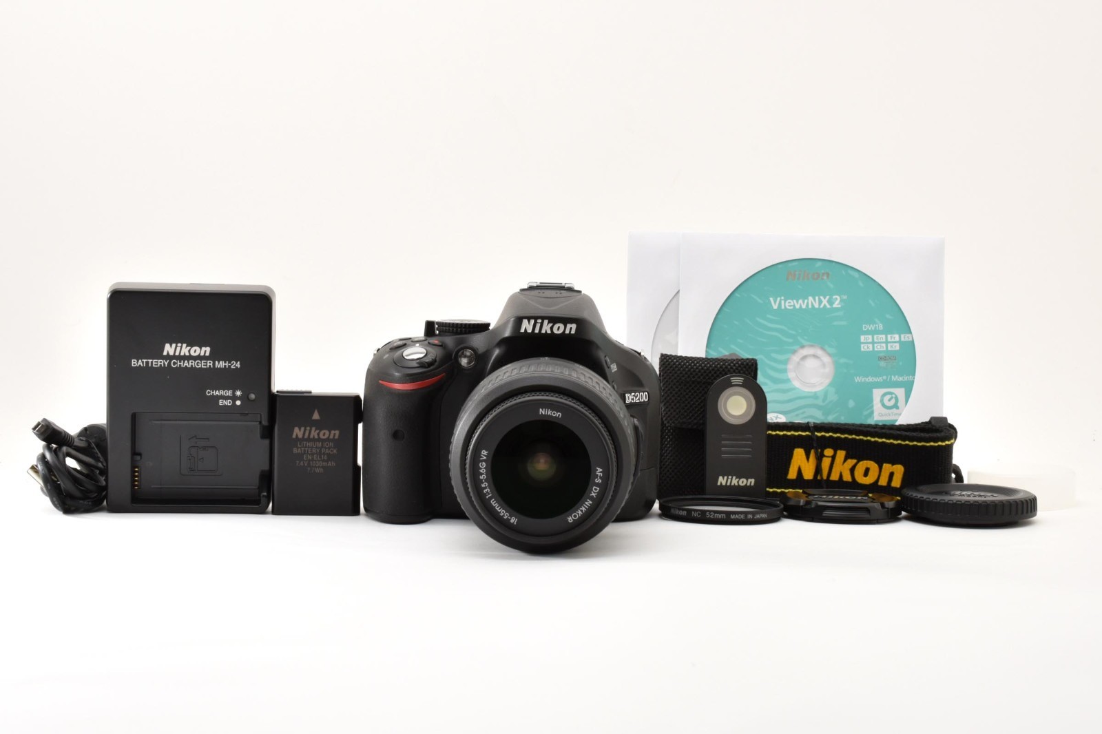[Near Mint] Nikon D5200 24.1MP DSLR Camera 2195clicks w/ AF-S 18-55mm Lens