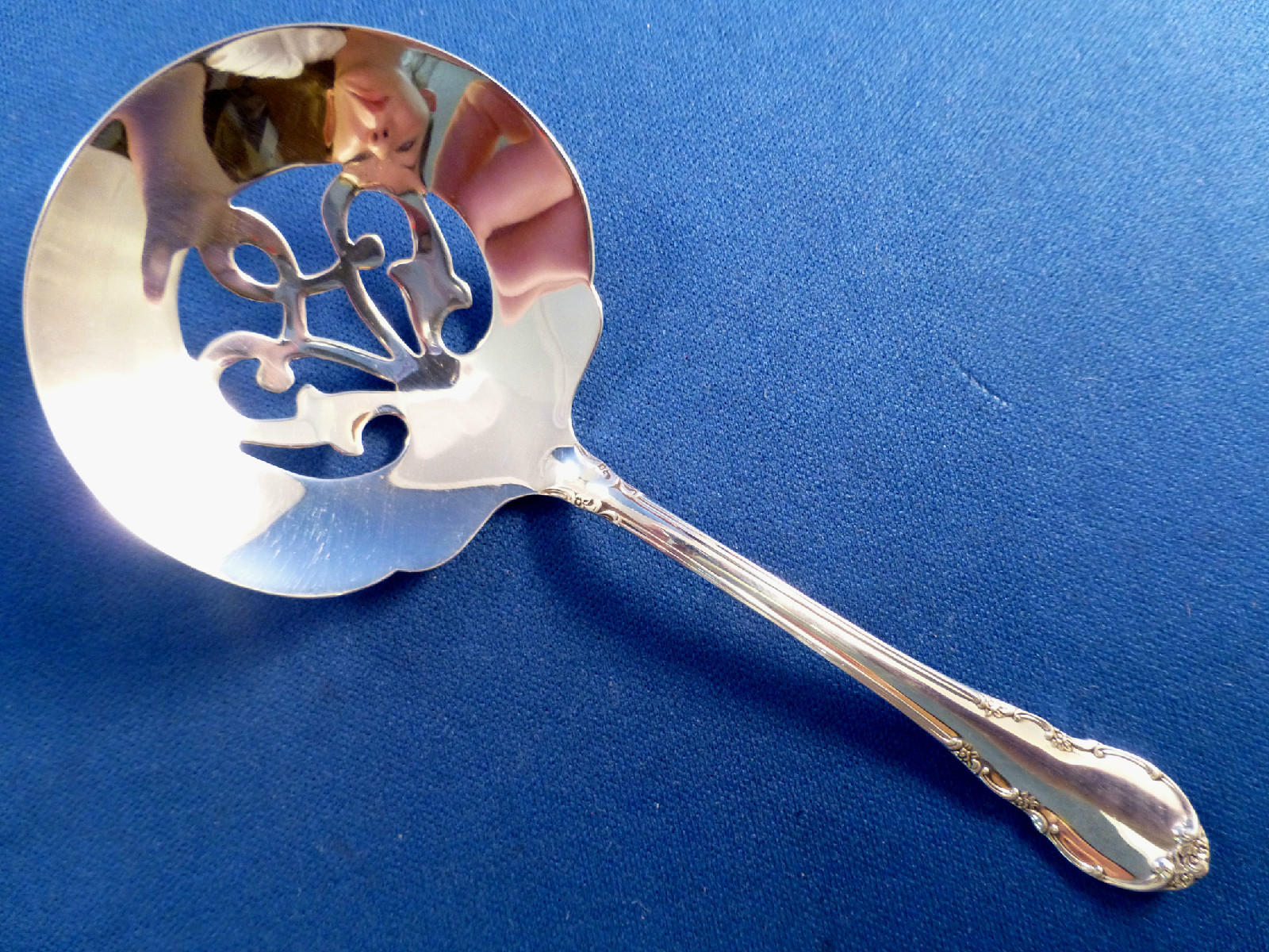MODERN VICTORIAN-LUNT STERLING BON BON