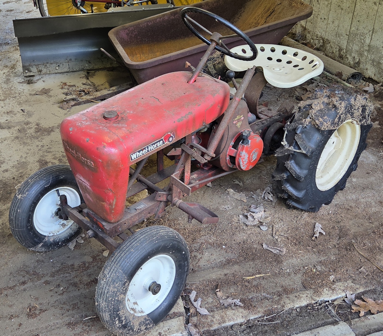 1958 Wheel Horse RJ-58 Garden Tractor.  3.6 HP. Clinton Engine.  Runs & Drives. 