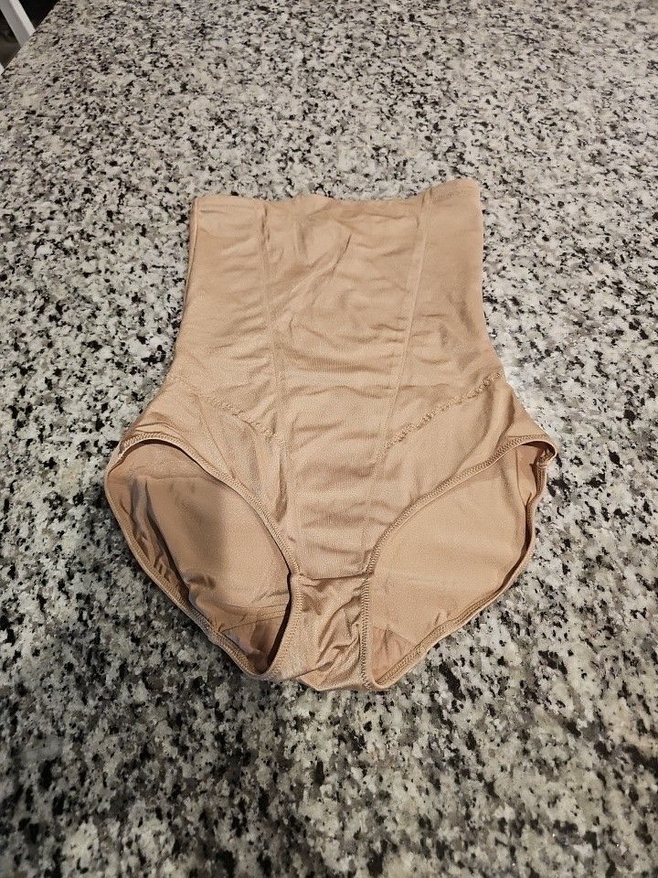 NWOT Spanx Assets Red Hot Label Women’s Body Slimming Tan Shape wear Size XL NWOT Spanx Assets Red Hot Label Women’s Body Slimming Tan Shape wear Size XL