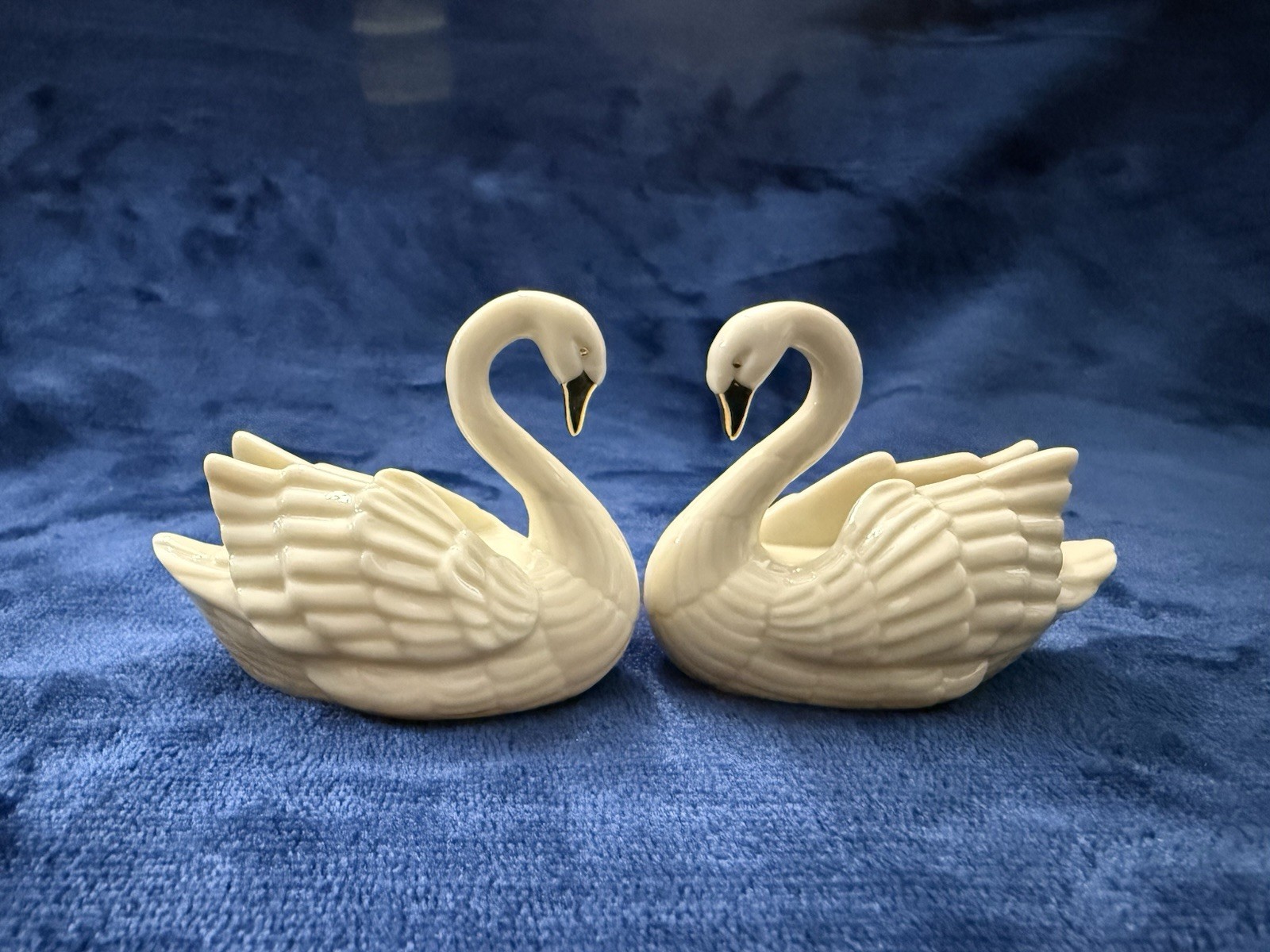Lenox Porcelain Swan Figurine with 24k Gold Beaks & Trim