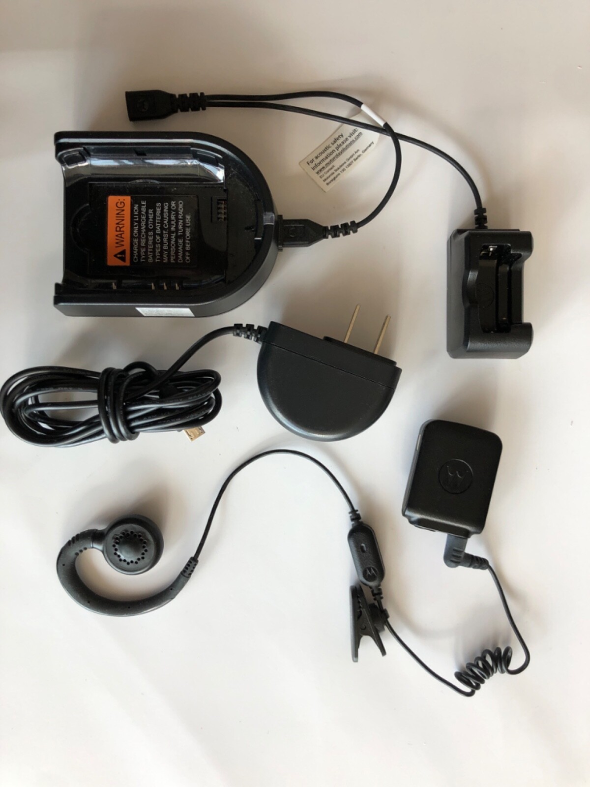 Motorola PMLN6396A Bluetooth Accessory Pod With Charger PMLN6428A And Headset
