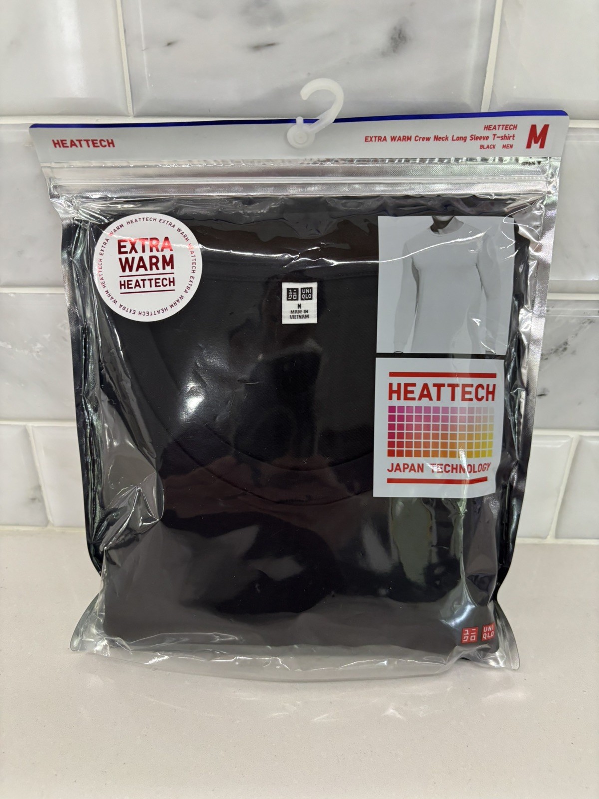 New UNIQLO HEATTECH Crew Neck Long Sleeve MED Black Men Japan Tech NWT