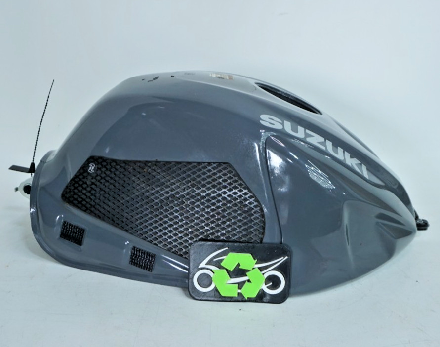 2025 11-25 SUZUKI GSXR600 GSXR750 GAS TANK FUEL DENTED STUNT REPAIR  OEM