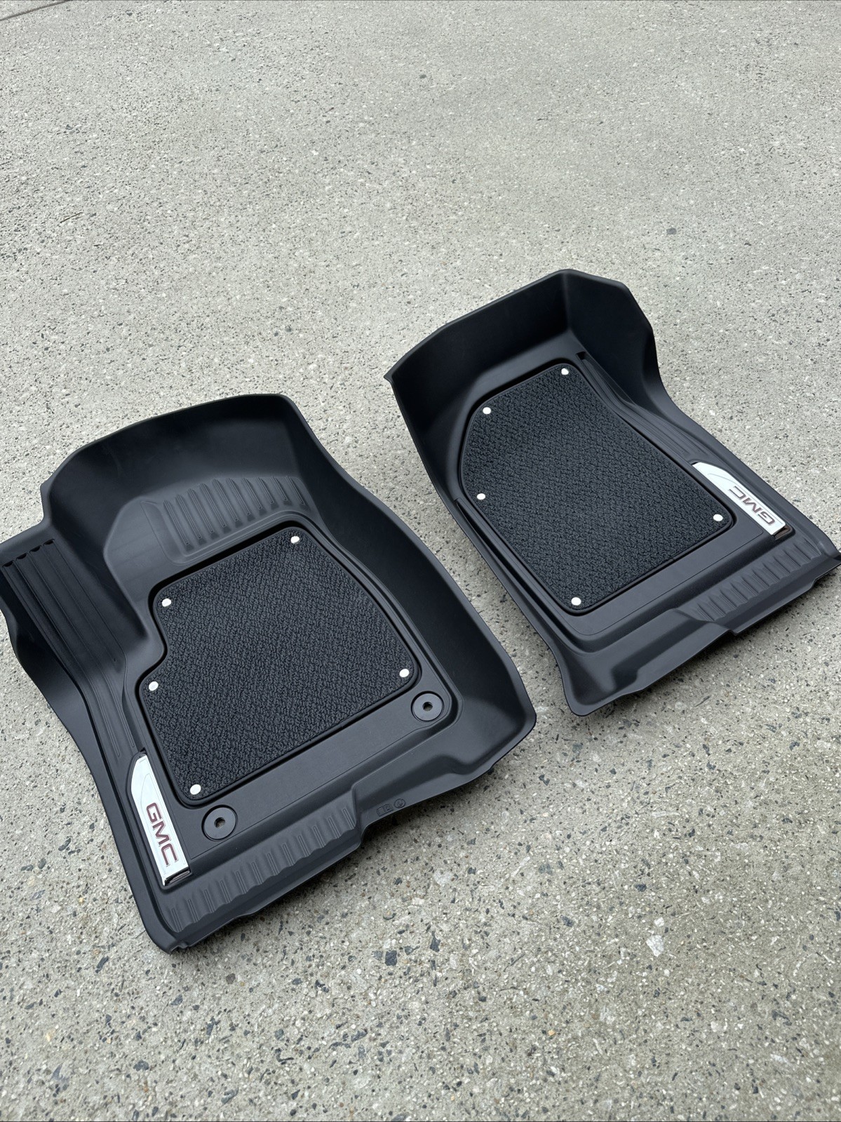 2019-2026 GMC Sierra Factory Front Floor Liners 84982191 Black w/ GMC Logo OEM
