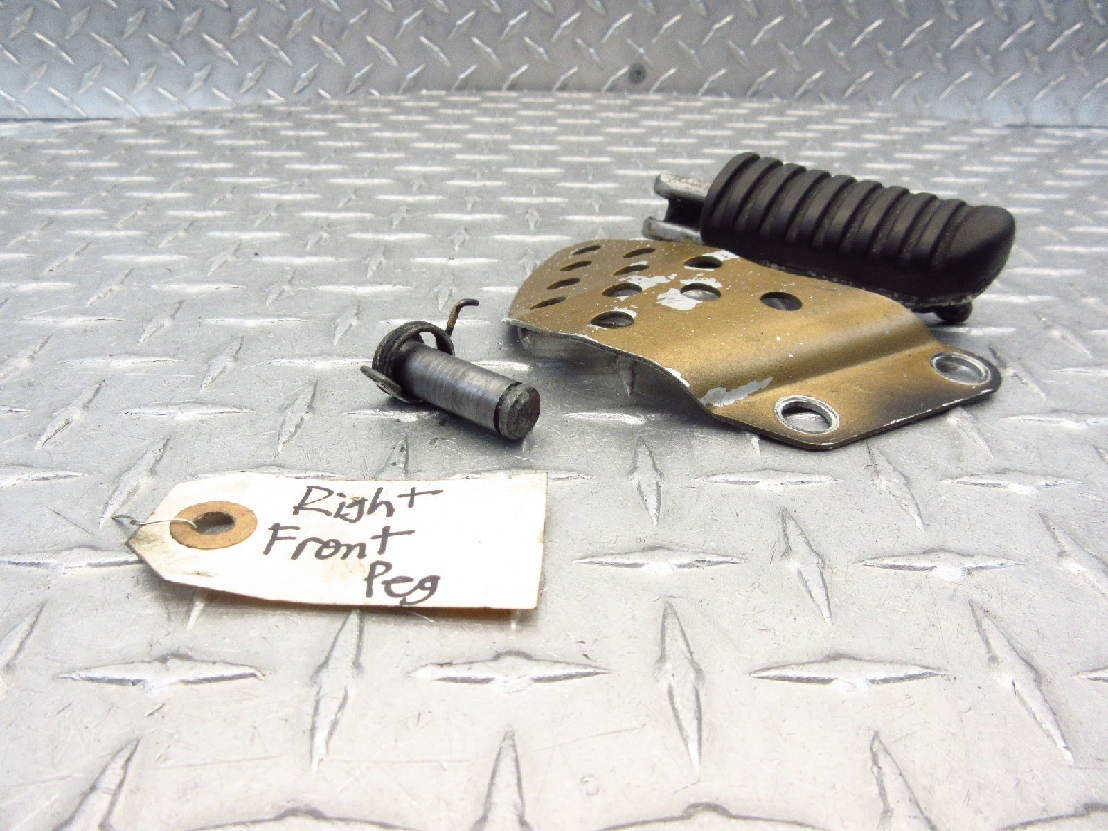 2000 00-02 05-07 KAWASAKI ZX600J1 ZX600 ZX6R ZZR600 RIGHT FRONT PEG BRACKET FOOT