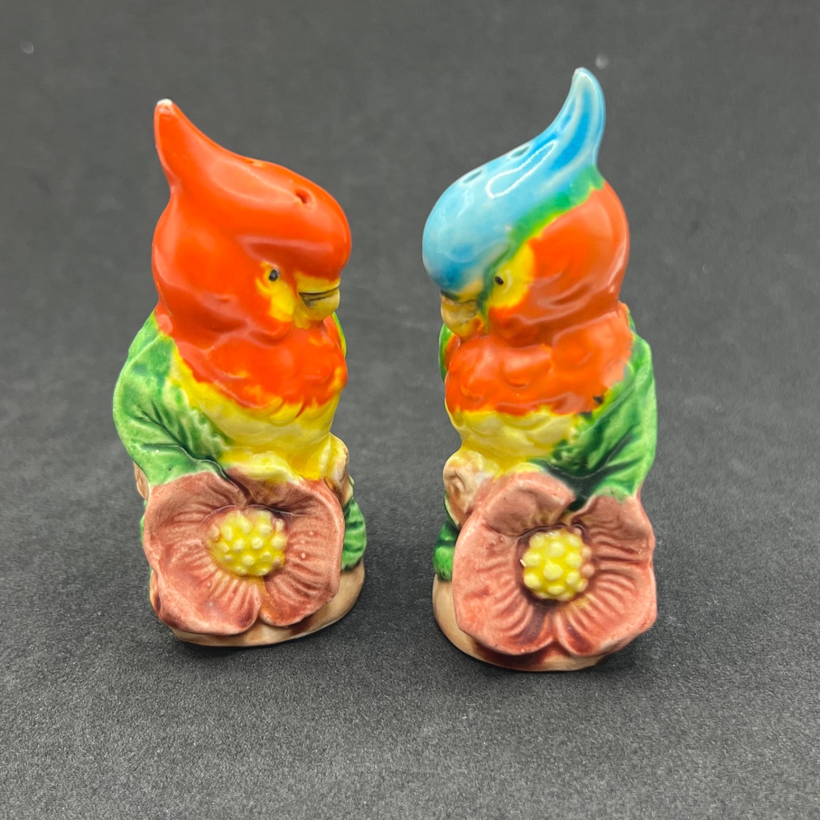 Vintage Japan Ceramic Parrot Cockatoo Horseshoe Curve PA Salt Pepper Shakers Vintage Japan Ceramic Parrot Cockatoo Horseshoe Curve PA Salt Pepper Shakers