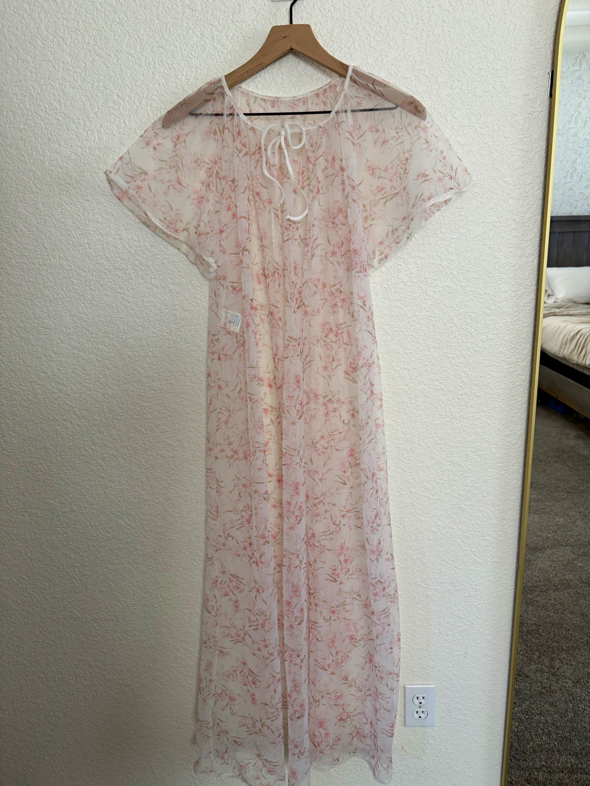 Vintage: Princess Nylon Chiffon Sheer Floral Nightgown Lace Tie Round Neck Sm Vintage: Princess Nylon Chiffon Sheer Floral Nightgown Lace Tie Round Neck Sm