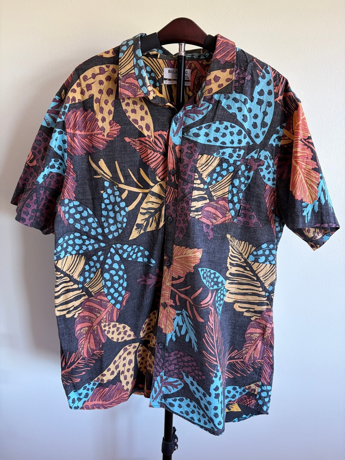 Billabong Men’s XXL Tropical Floral Short Sleeve Button Up Shirt Billabong Men’s XXL Tropical Floral Short Sleeve Button Up Shirt