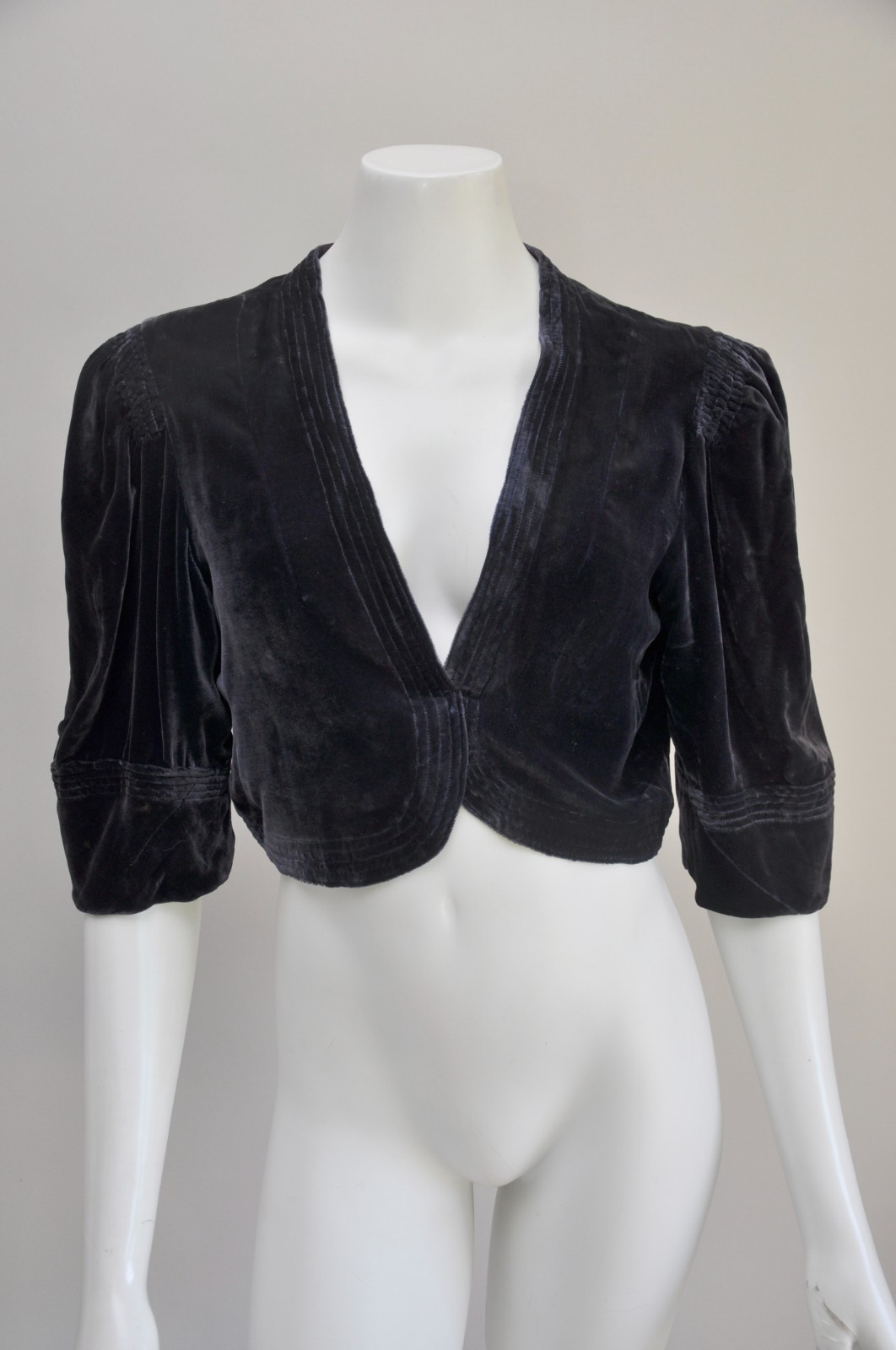 Vintage 1930s Soft Charcoal Grey Silk Velvet Shrug Bolero Jacket Fall XS/S Vintage 1930s Soft Charcoal Grey Silk Velvet Shrug Bolero Jacket Fall XS/S