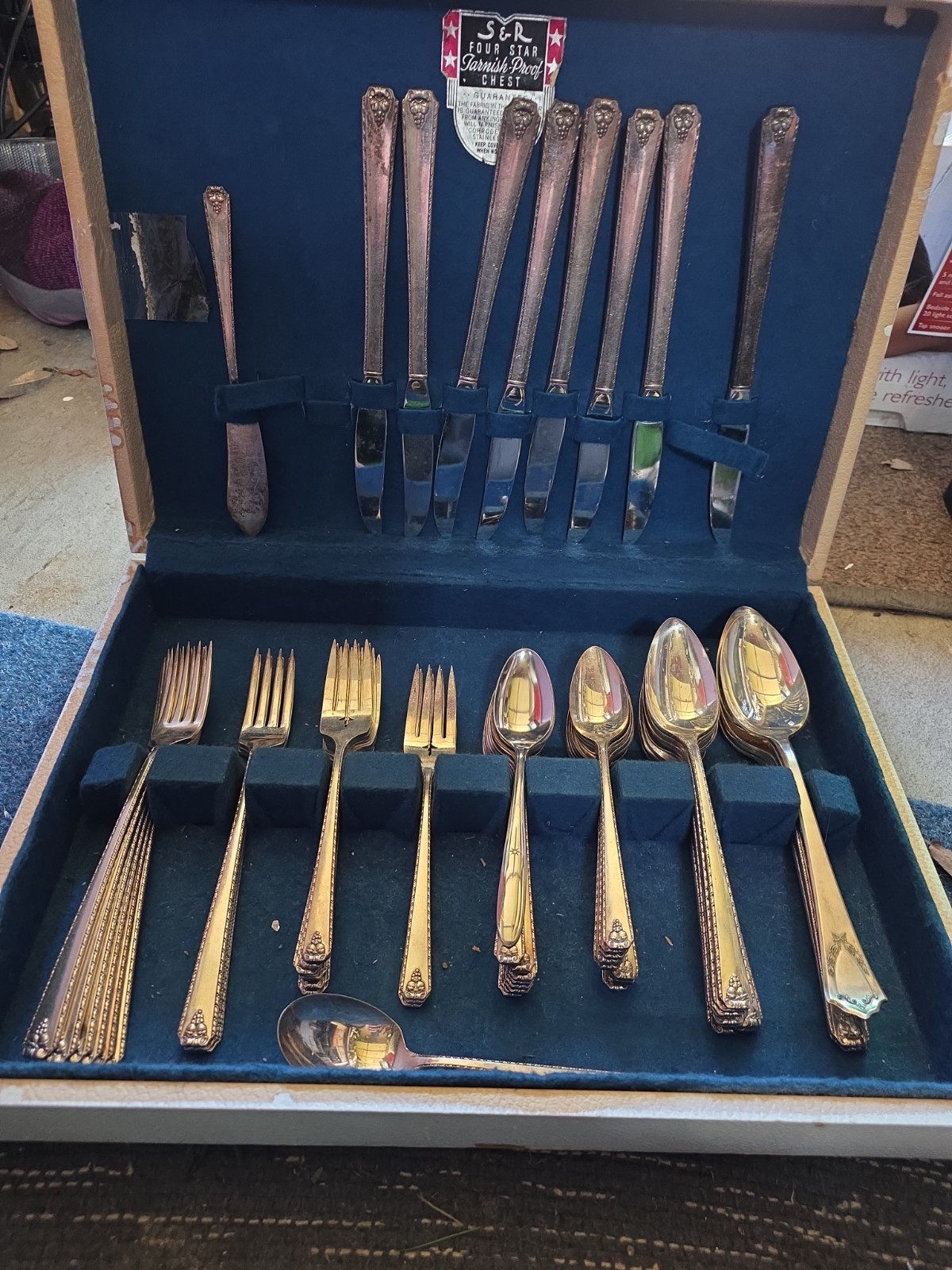 VTG 50 pc Deluxe Silverware Prestige Plate 4 Star Heirloom Set Box