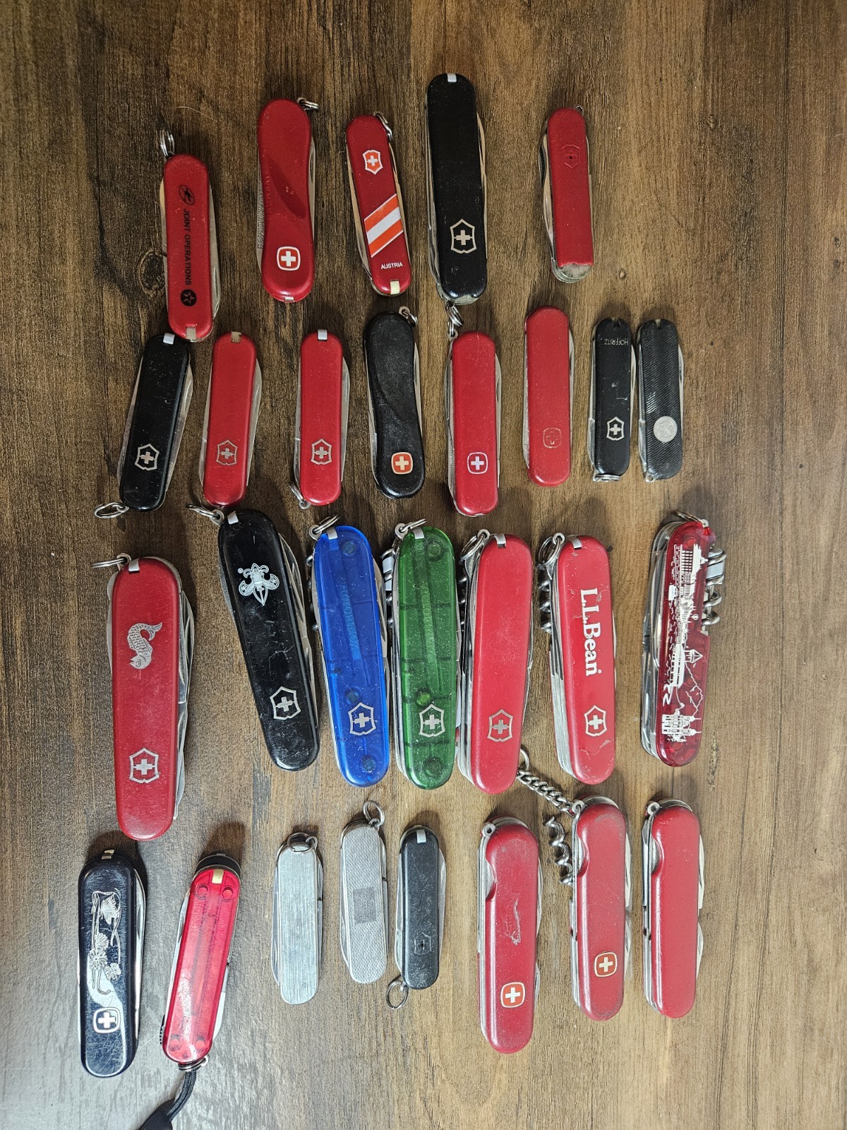 Lot Of Vintage Wenger And Victorinox Multitools Lot Of Vintage Wenger And Victorinox Multitools