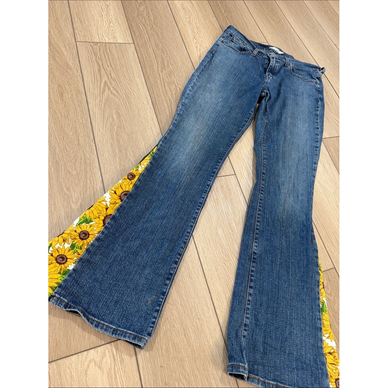 Levi Sunflower Flare Jeans Sz 8 Long Upcycled Unique Fall Floral Cottagecore Levi Sunflower Flare Jeans Sz 8 Long Upcycled Unique Fall Floral Cottagecore