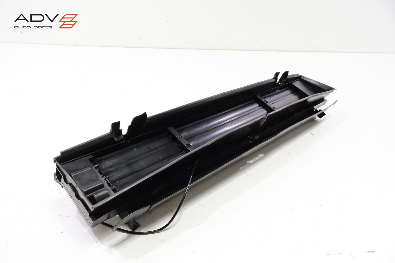 2018 - 2023 VOLKSWAGEN ATLAS RADIATOR SUPPORT LOWER GRILLE GRILL AIR SHUTTER OEM