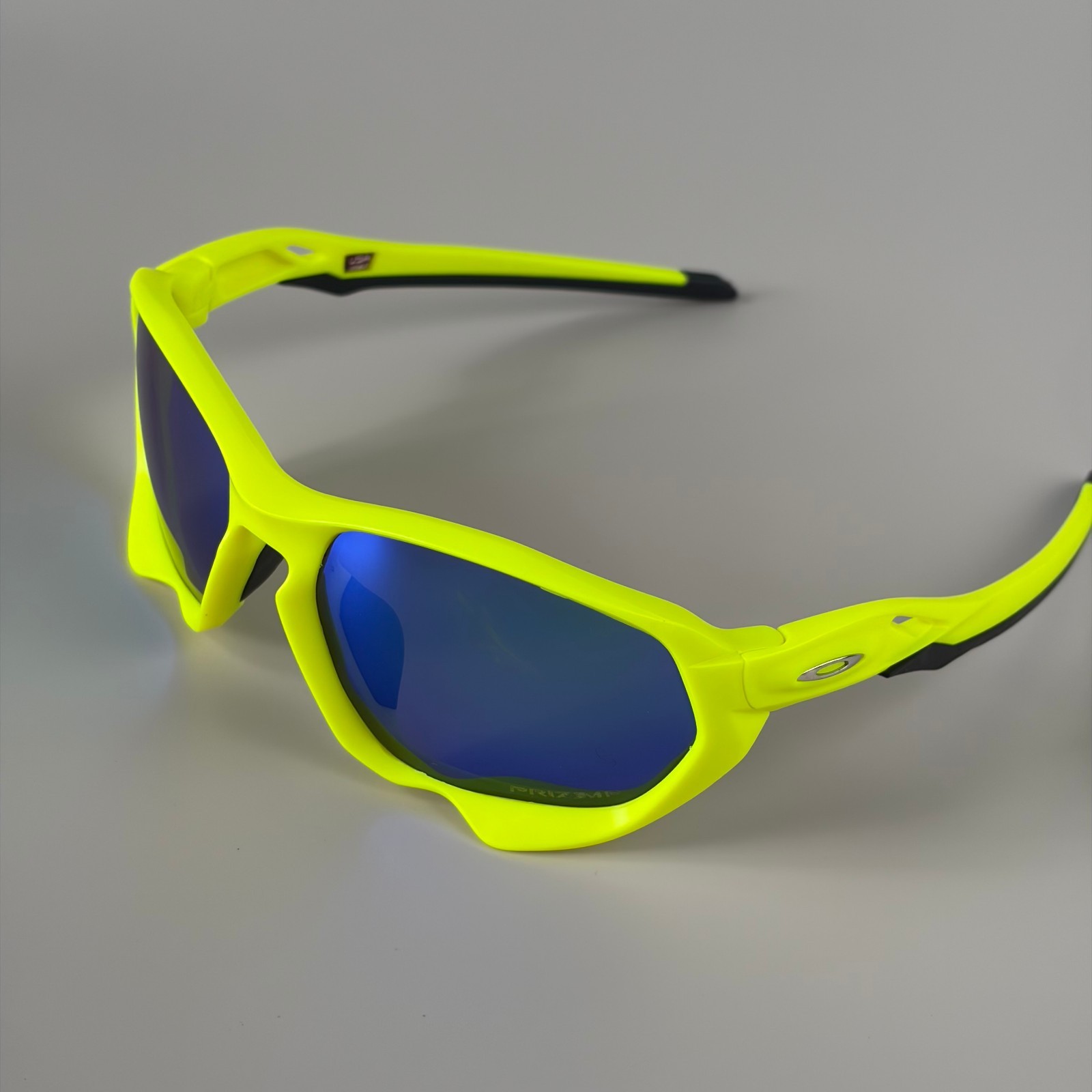 Oakley Plazma Neon Yellow Sunglasses Prizm Polarized 9019 New With Case Oakley Plazma Neon Yellow Sunglasses Prizm Polarized 9019 New With Case
