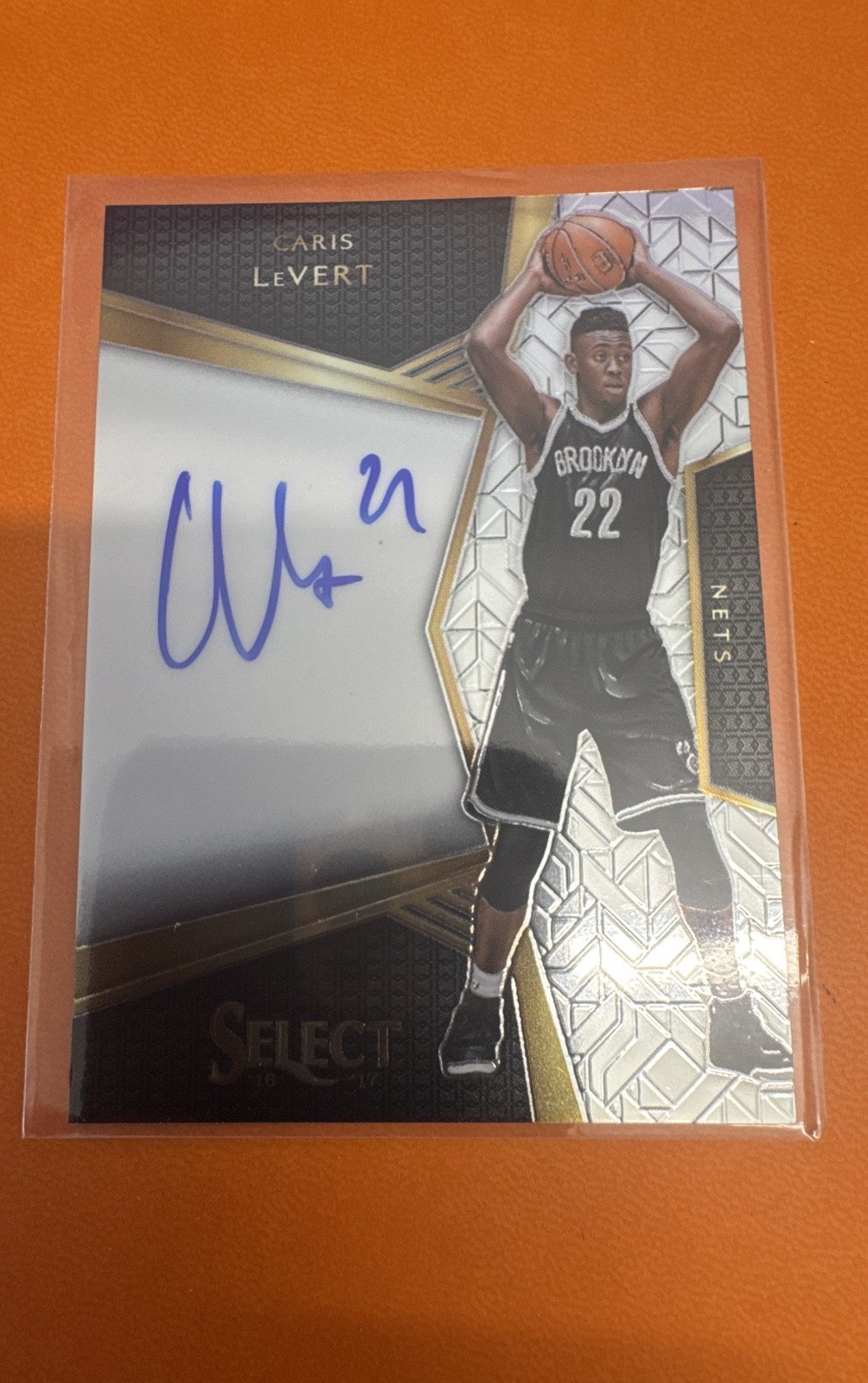 2016-17 Panini Select - Rookie Signatures Caris LeVert #15 /299 (AU, RC)