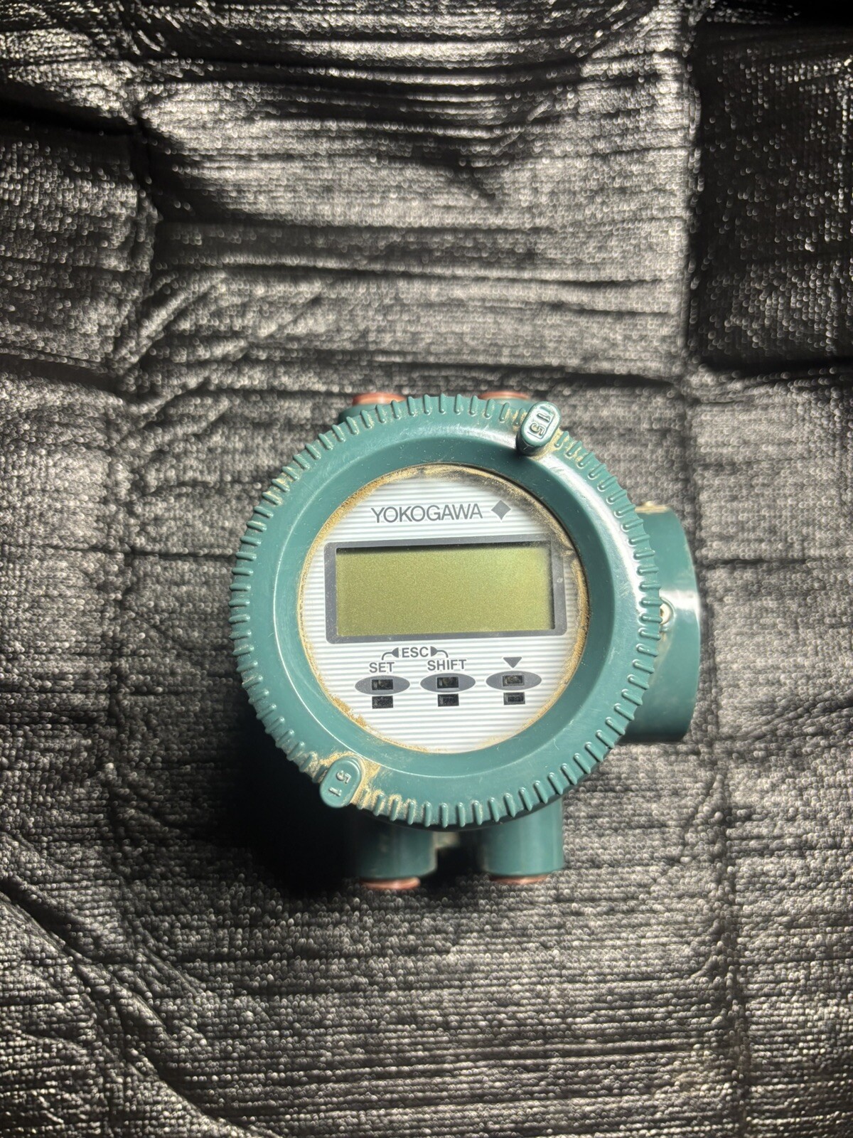 NEW YOKOGAWA AXFA14C-E1-22/FF1 ADMAG AXF MAGNETIC FLOWMETER