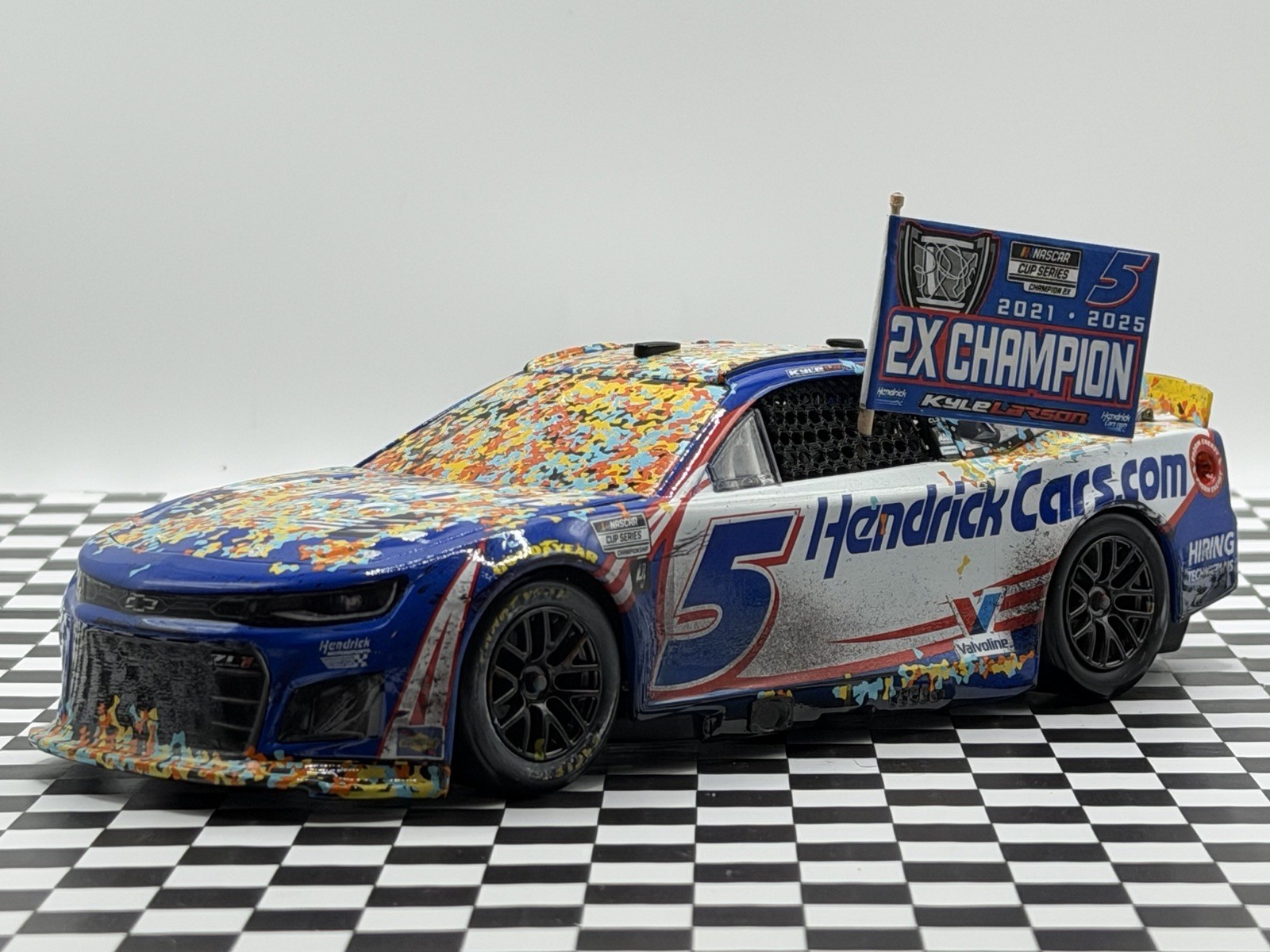 2025 Kyle Larson Phoenix 2x Champion Flag Diorama Display 1:24 NO CAR INCLUDED