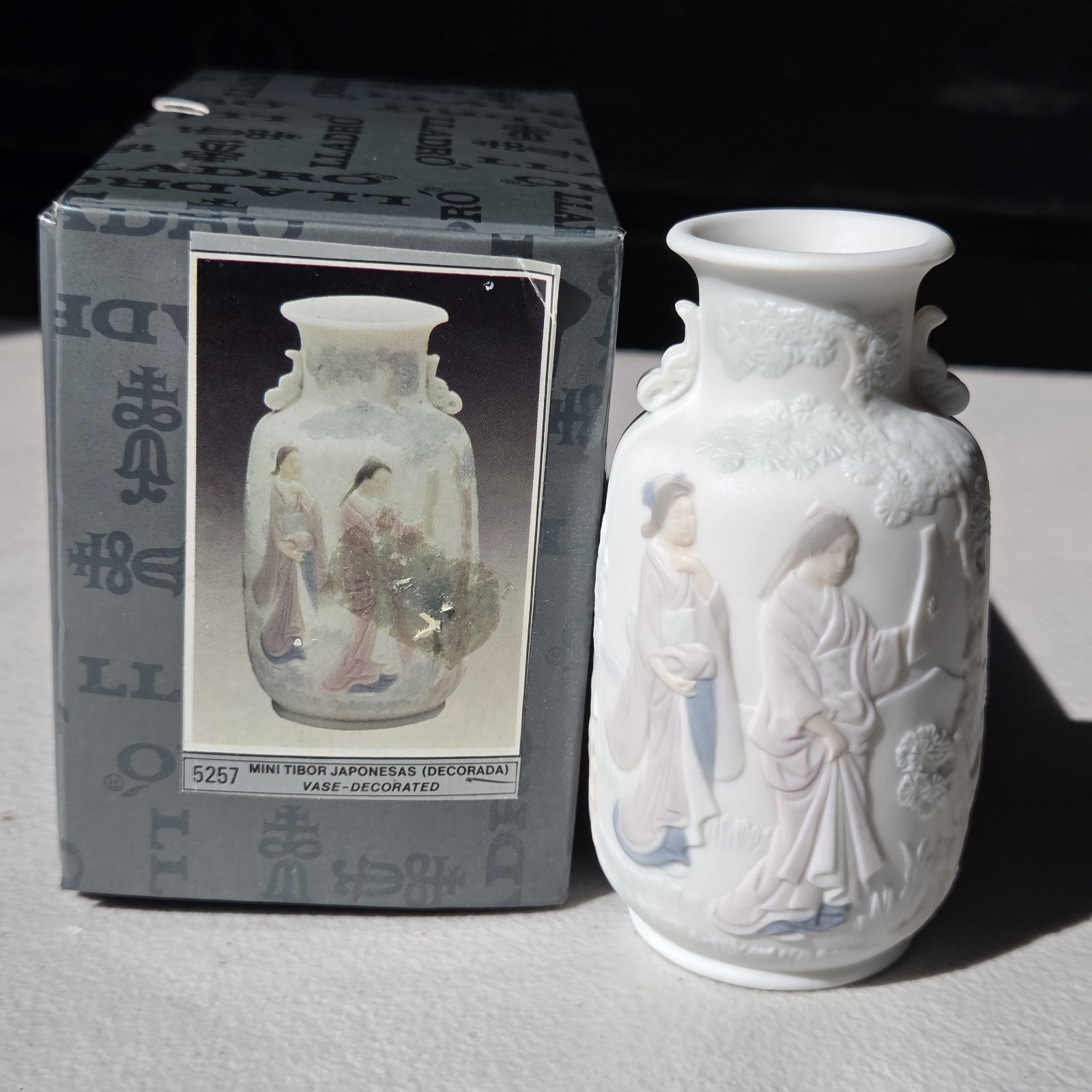 Lladro Mini Vase #5257 - mint condition - Comes with the box - Japanese Vase