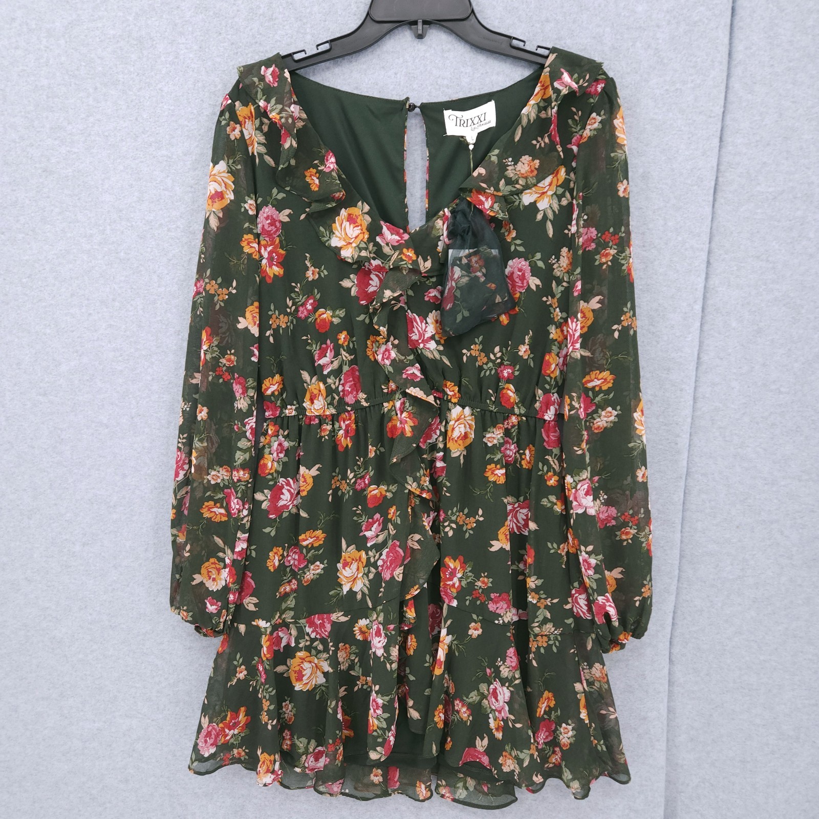 Trixxi Floral Long Sleeve Floral V Neck Ruffle Green Dress Womens Size L NWT Trixxi Floral Long Sleeve Floral V Neck Ruffle Green Dress Womens Size L NWT