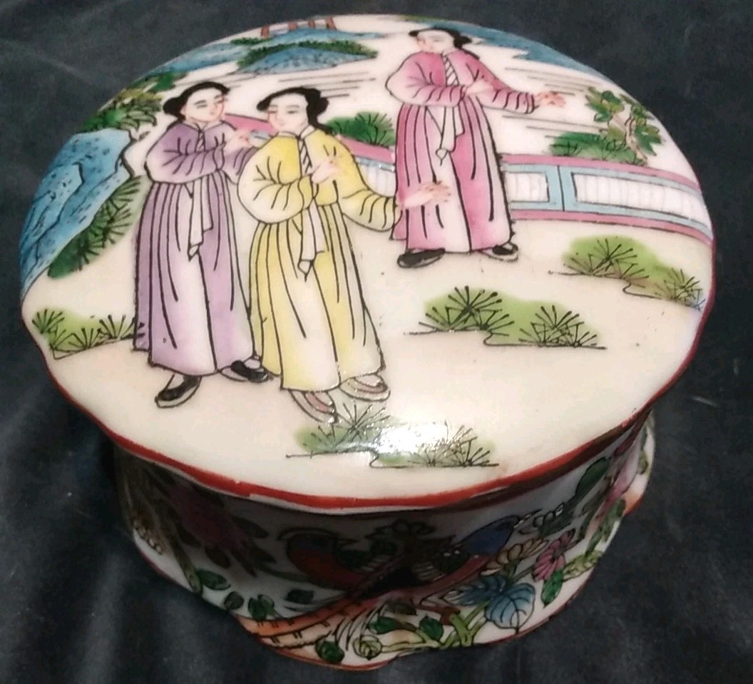 vintage Asian Trinket/Candy Dish NO Chips, No Cracks vintage Asian Trinket/Candy Dish NO Chips, No Cracks