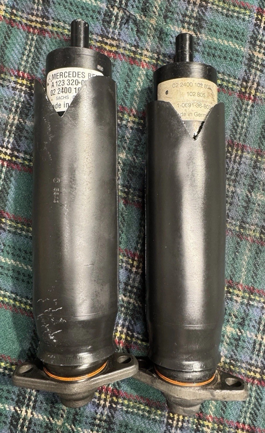 REAR HYDRAULIC SLS STRUT SET Mercedes 300TD Wagon/DEALER REPLACEMENT UNITS/ READ