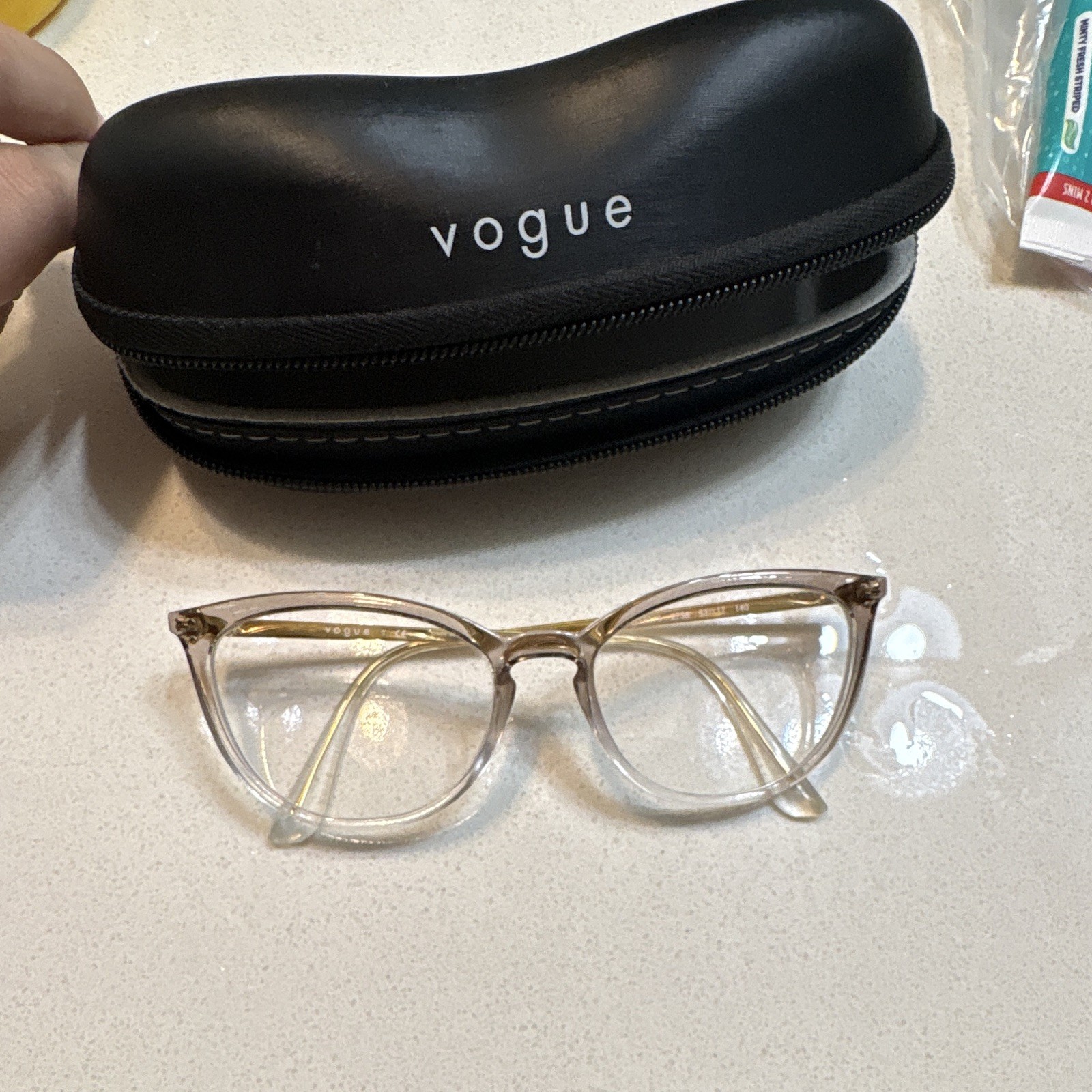 Vogue Clear Cat Eye Full Rim Women’s Eyeglass Frames 52-17-140 w/ Case Vogue Clear Cat Eye Full Rim Women’s Eyeglass Frames 52-17-140 w/ Case