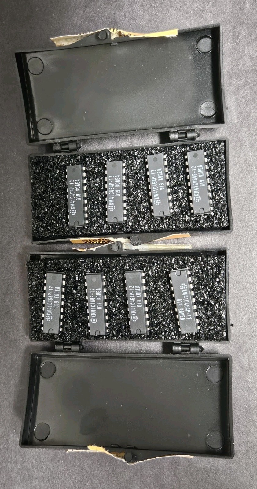 8x Samsung KM41C464P-12 Dynamic Random Access Memory (DRAM) chips