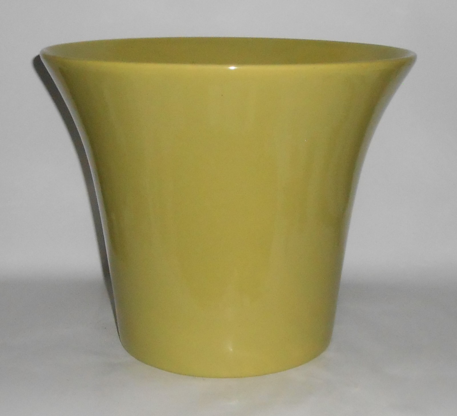 VINTAGE Bauer Pottery 10\'\' Spanish Chartreuse Flower Pot VINTAGE Bauer Pottery 10\'\' Spanish Chartreuse Flower Pot