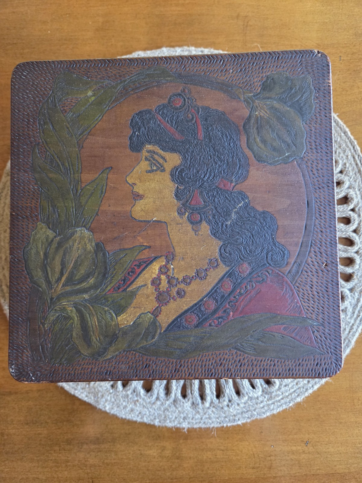 Antique Art Nouveau Beautiful Lady Flemish Art Wood Pyrography Collar Box