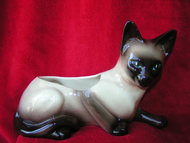 Siamese cat with blue eyes large vintage ceramic planter 12 5/8 Siamese cat with blue eyes large vintage ceramic planter 12 5/8