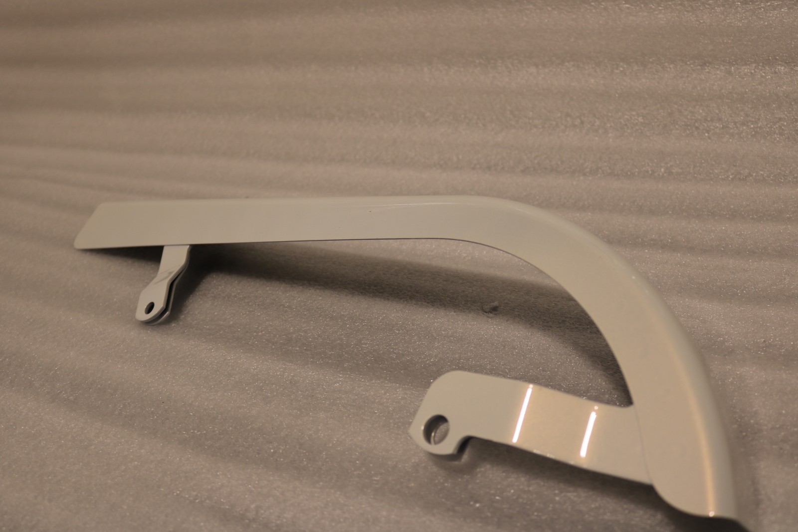 60314-00ZB NEW OEM HARLEY-DAVIDSON DYNA FXD PEARL WHITE BELT GUARD